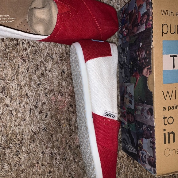Women’s Toms Red & White Brand New - Picture 4 of 6